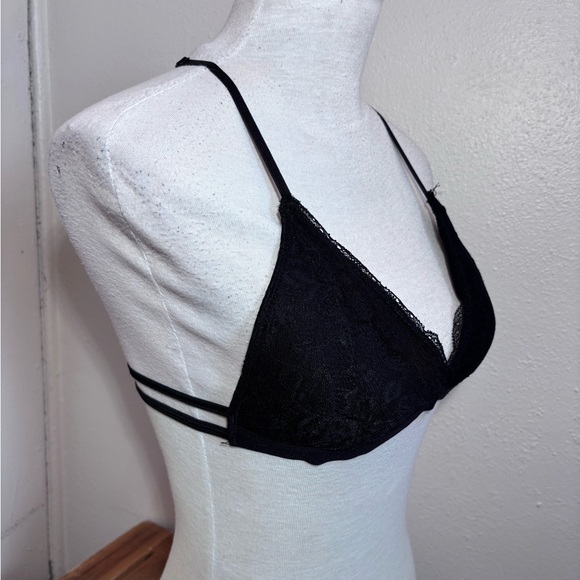 SWS Essentials Lace Bra - Picture 2 of 9